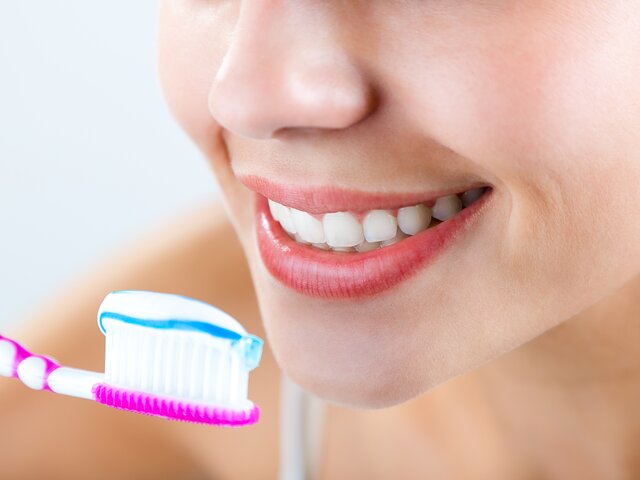 Блогер назвал способ отбелить зубы в домашних условиях