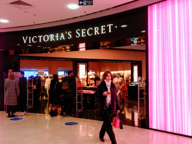 Victoria's Secret приостанавливает работу в России