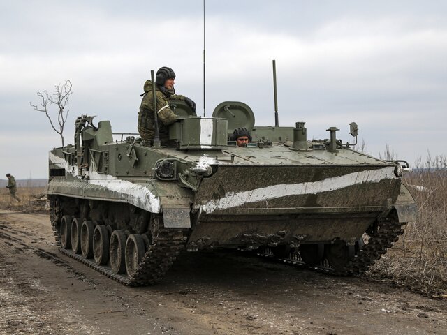 Спецоперация РФ на Украине идет по плану и будет завершена в срок в полном объеме – Песков