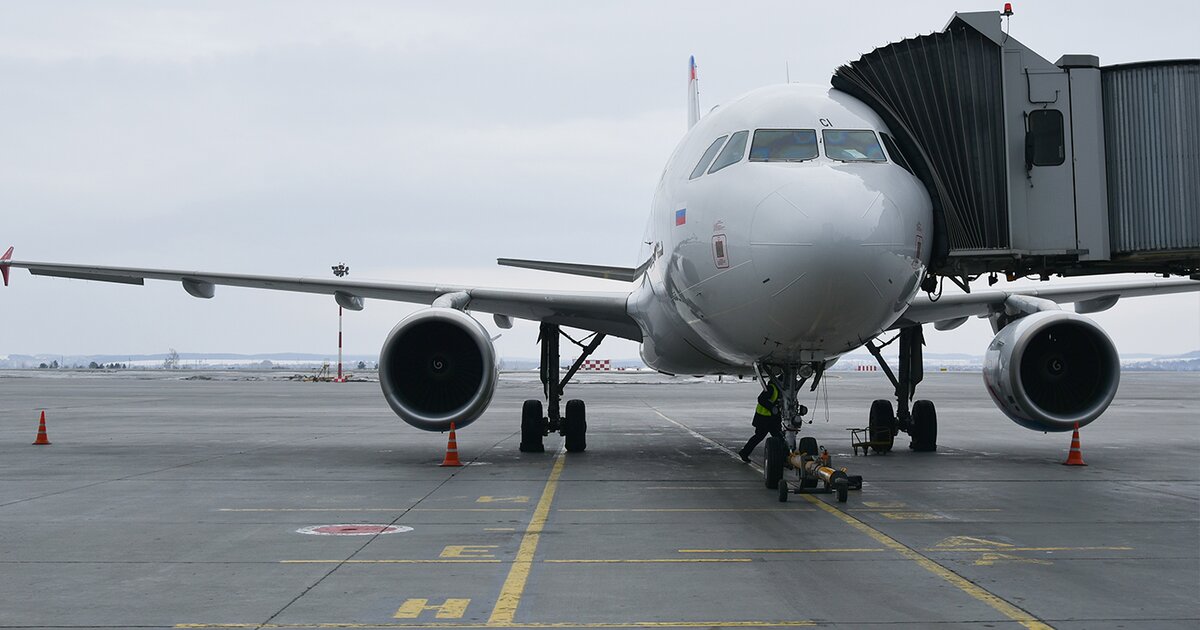 Flying to moscow. Самолет транспортник российский. Самолет ночью. Авиация Сербии. Аэрофлот 1997 самолёты.