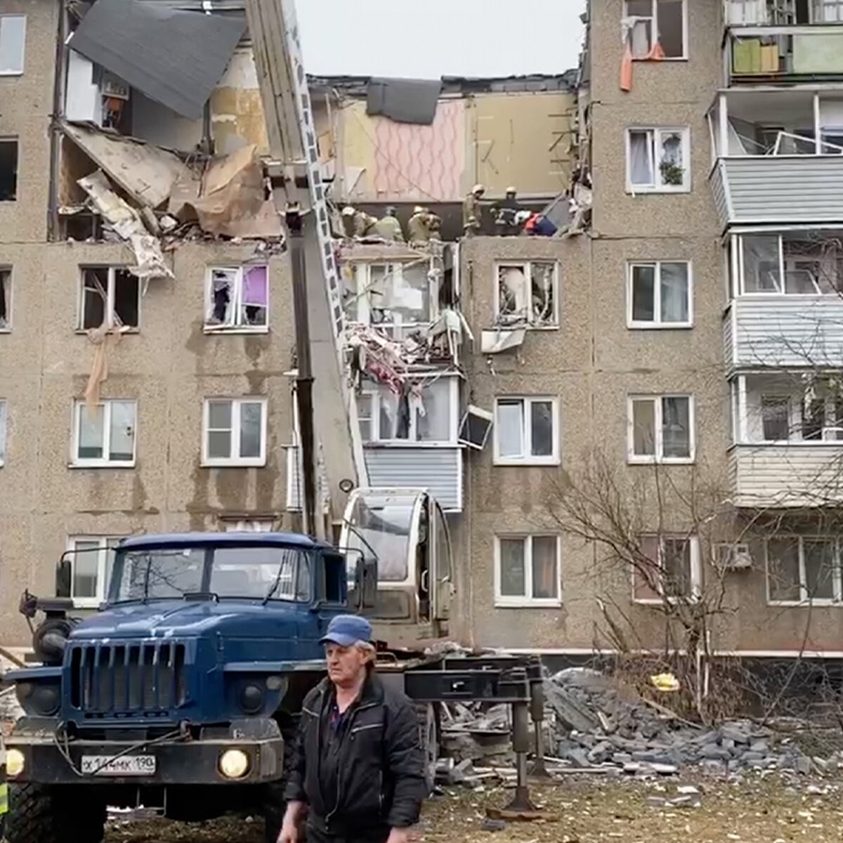 Дверь заклинило от взрывной волны