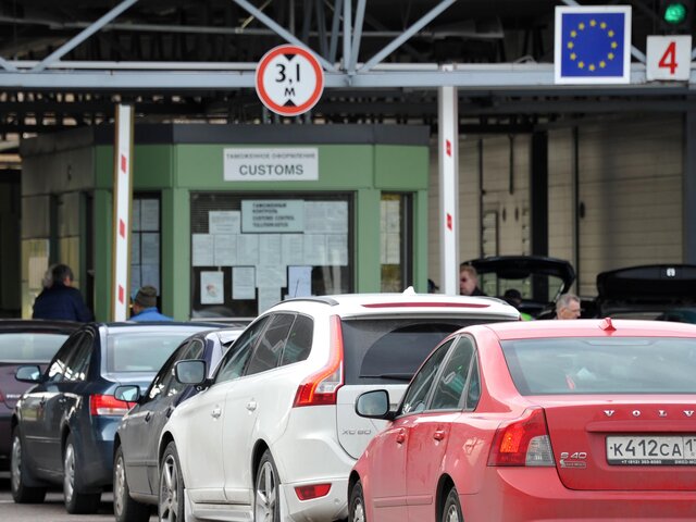 Евросоюз перестал пропускать автотранспорт, зарегистрированный в РФ и Белоруссии