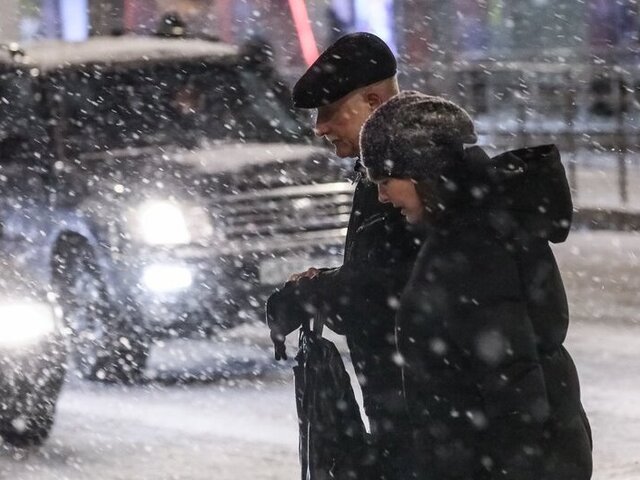 Ливень со снегом и гроза обрушились на Москву