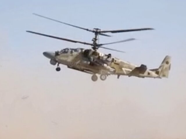 Вертолеты Ка-52 и Ми-8АМТШ сопроводили армейские колонны – МО РФ