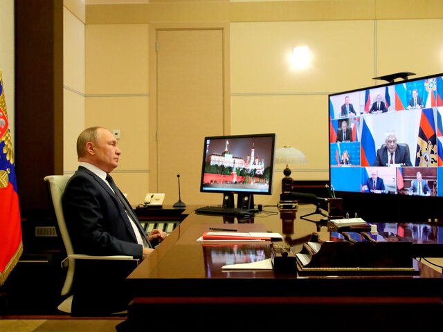 Путин обсудил с Совбезом меры противодействия угрозам в сфере внутренней безопасности