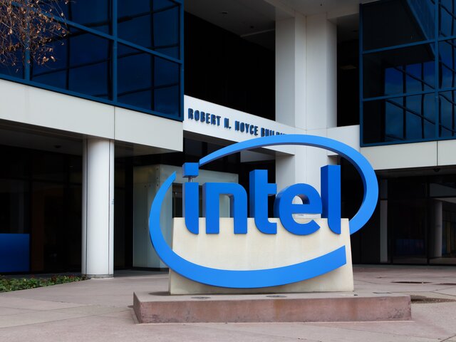 Компания Intel приостановила деятельность в России
