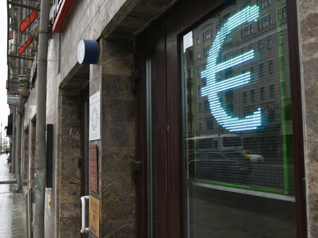 Курс евро опустился ниже 86 рублей впервые с 18 февраля