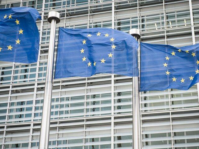 Еврокомиссар предупредил о подготовке в Евросоюзе пакета санкций против России