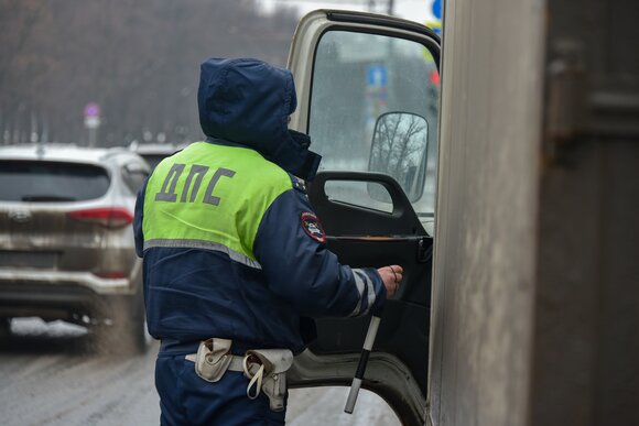 Управление автомобилем будучи лишенным