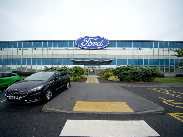Автоконцерн Ford сообщил о приостановке своей деятельности в России