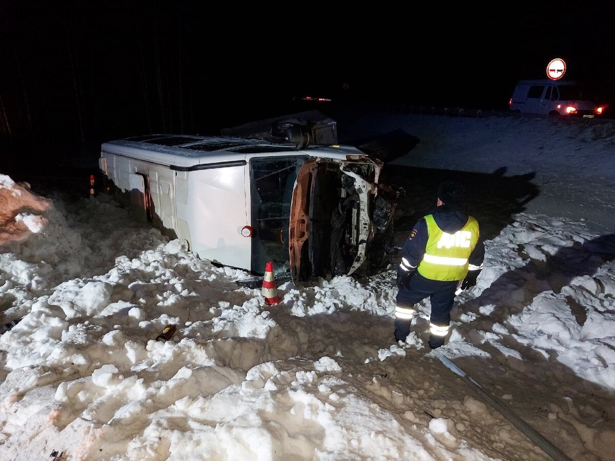 На Урале перевернулся автобус с детской хоккейной командой – Москва 24,  03.03.2022