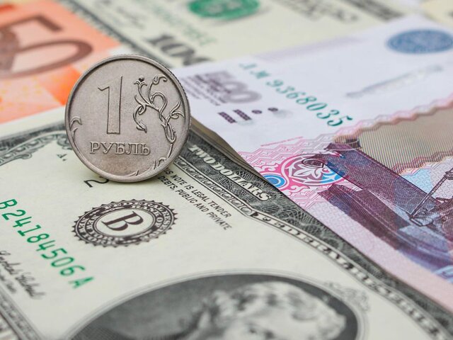 Экономист рассказал, куда россиянам вкладывать деньги
