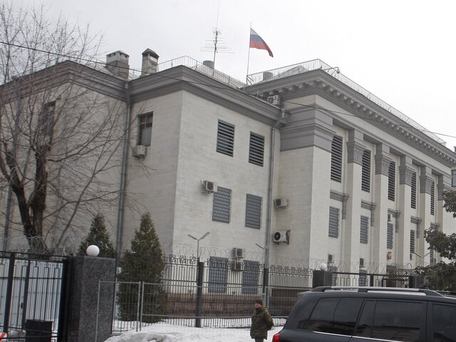 Посольство РФ в Киеве работает в штатном режиме – пресс-атташе
