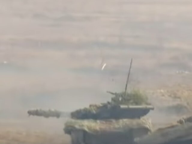 БМП столкнулась с танком на учениях ВС Украины 