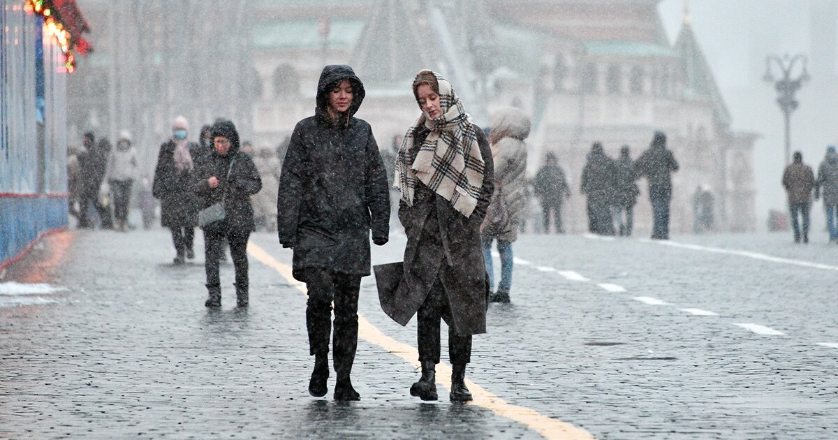 Синоптик москва. Снег и ветер. Сильный ветер в Москве. Снег в Москве сегодня. 17 Апреля снег.