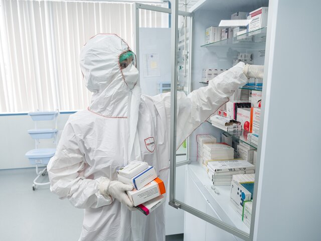 В России зарегистрировано 14 лекарственных препаратов для лечения COVID-19