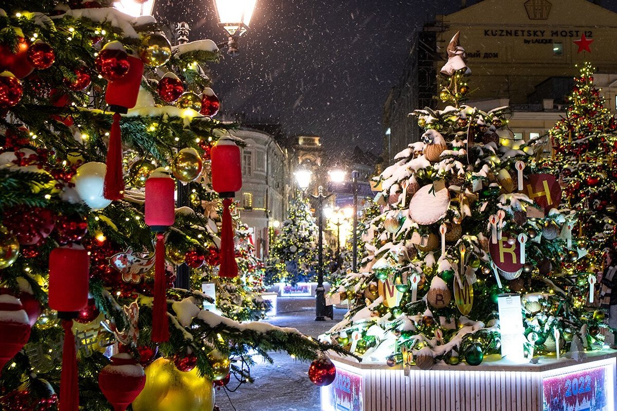 Галерея дизайнерских елок открылась на Кузнецком Мосту – Москва 24,  22.12.2021