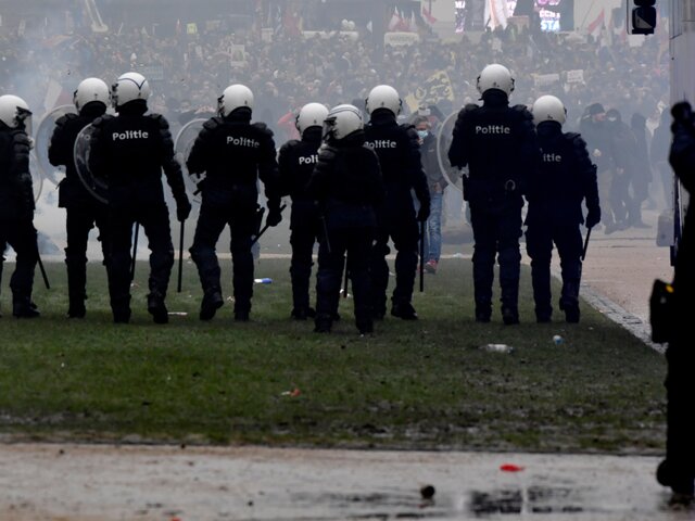 Столкновения с полицией произошли на демонстрации в Брюсселе