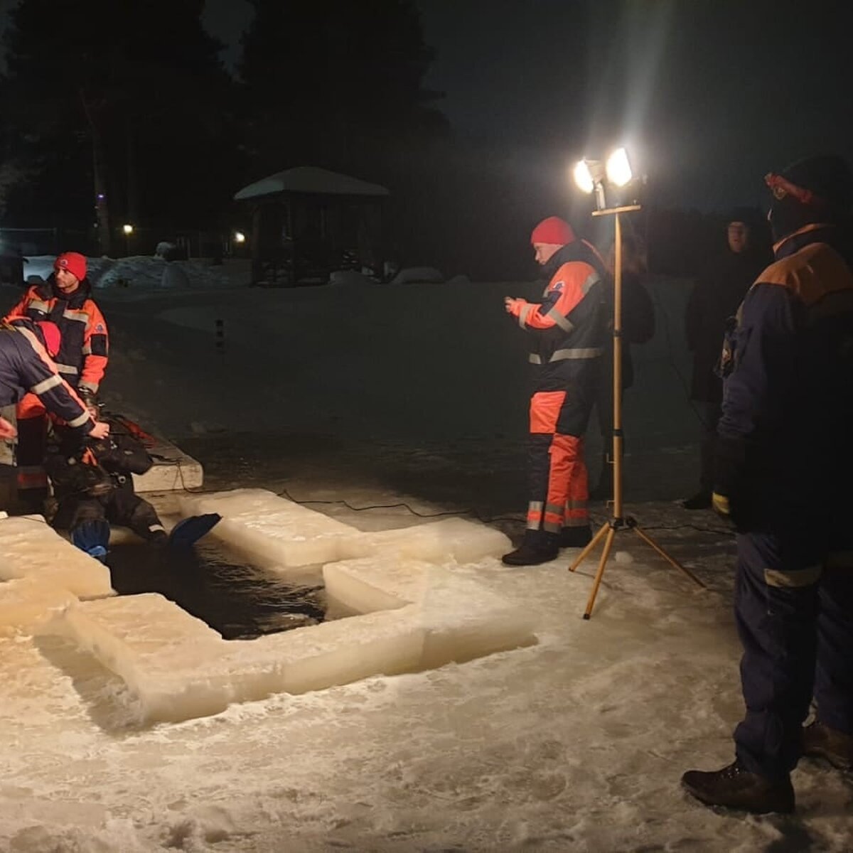 Женщина утонула в проруби на глазах у детей в Ленинградской области –  Москва 24, 22.01.2022