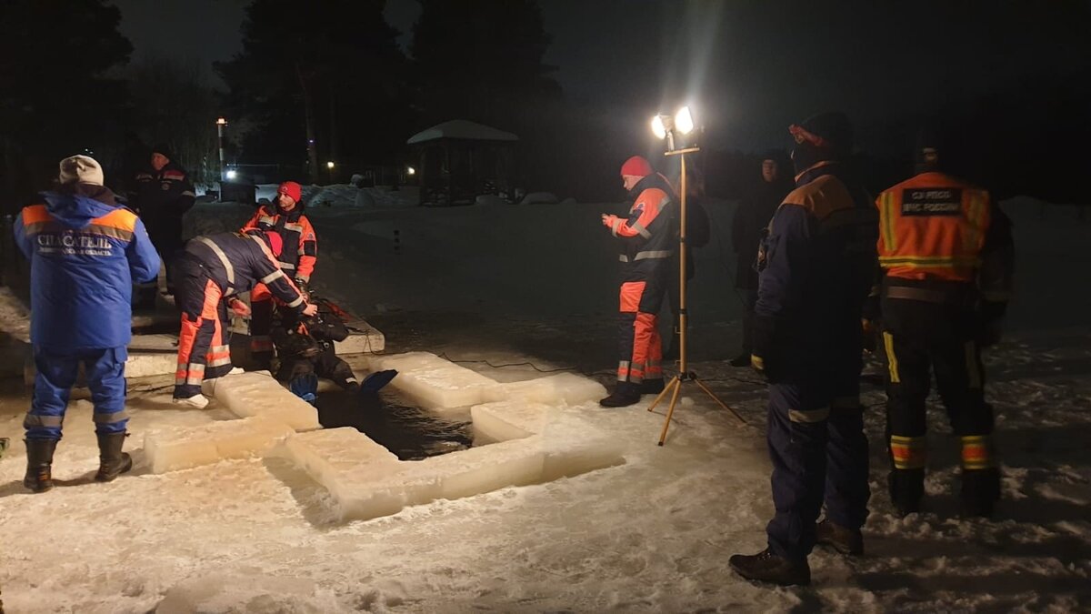 Женщина утонула в проруби на глазах у детей в Ленинградской области –  Москва 24, 22.01.2022