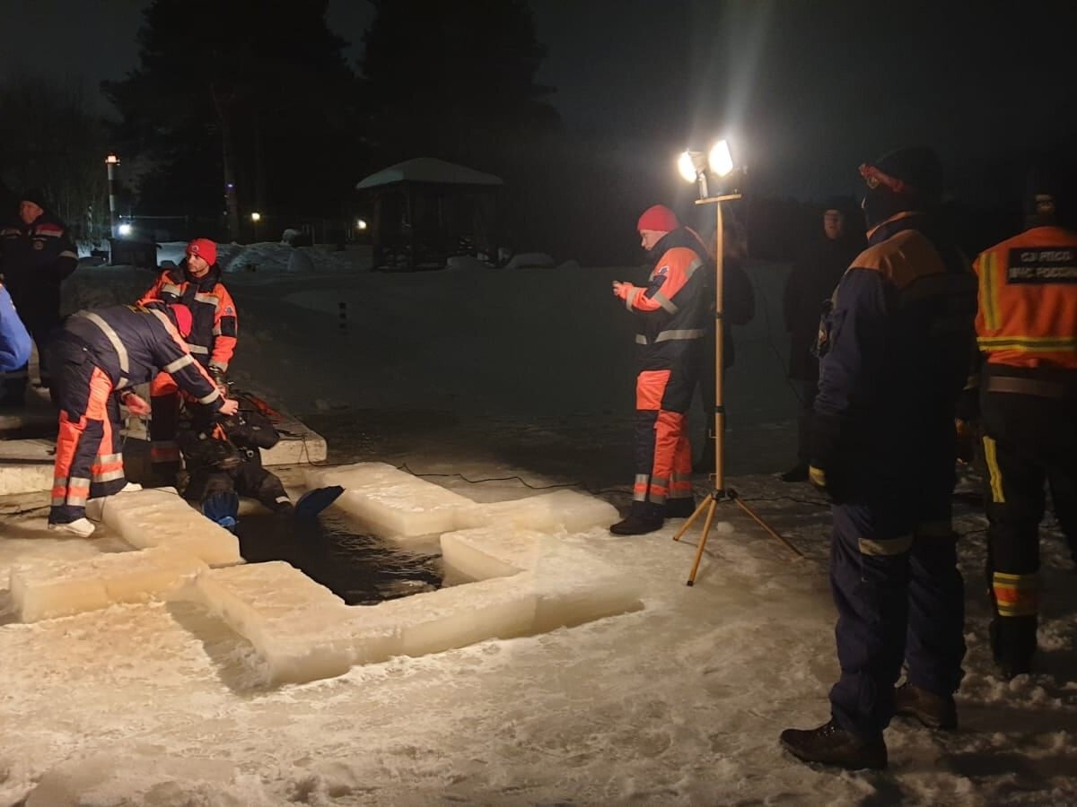 Женщина утонула в проруби на глазах у детей в Ленинградской области –  Москва 24, 22.01.2022