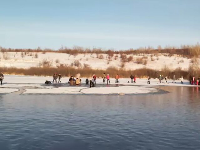 Несколько туристов провалились под лед в Алтайском крае