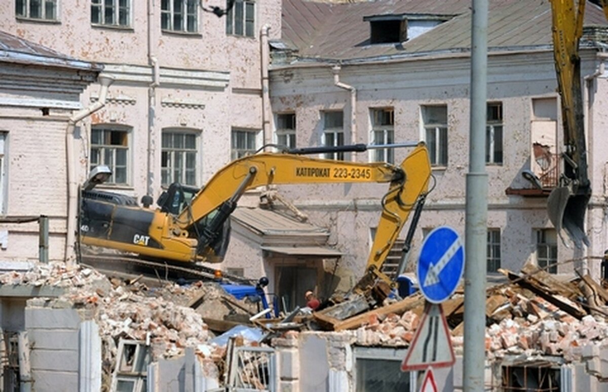 Стройка на Арбате остановлена из-за трещин на доме Окуджавы – Москва 24,  31.08.2012