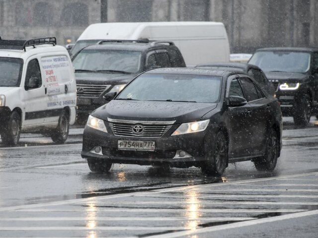 Жителей Подмосковья призвали отказаться от поездок на машине в сильный снегопад