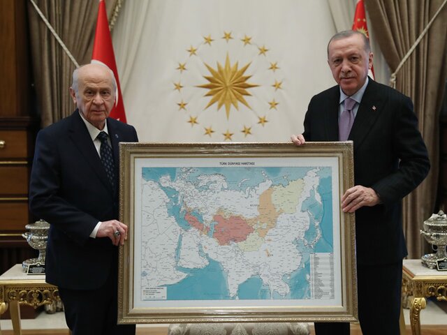 Эрдогану подарили карту тюркского мира с частью России