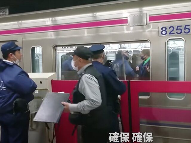 Напавший на людей в поезде японец сказал, что подражает Джокеру – СМИ