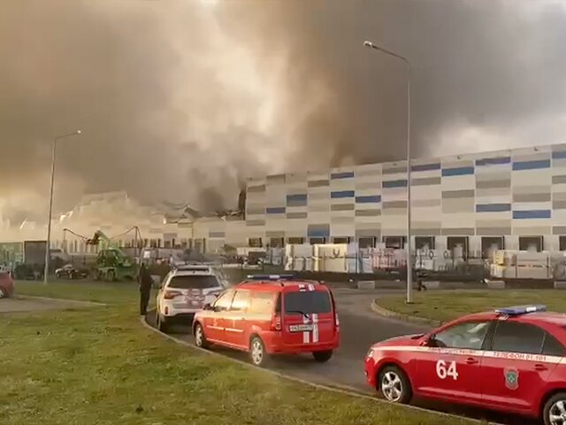 Площадь пожара на складе в Петербурге выросла до 2 тыс квадратных метров