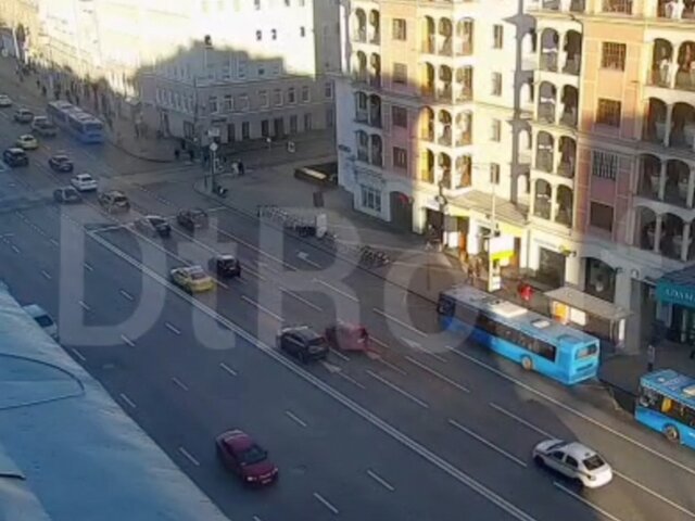 Опубликовано видео момента ДТП на проспекте Мира