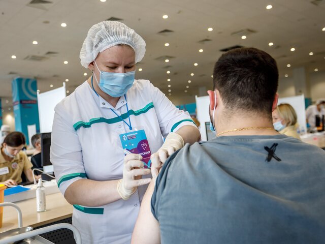 Милонов предложил работодателям проводить лекции о вакцинации для сотрудников