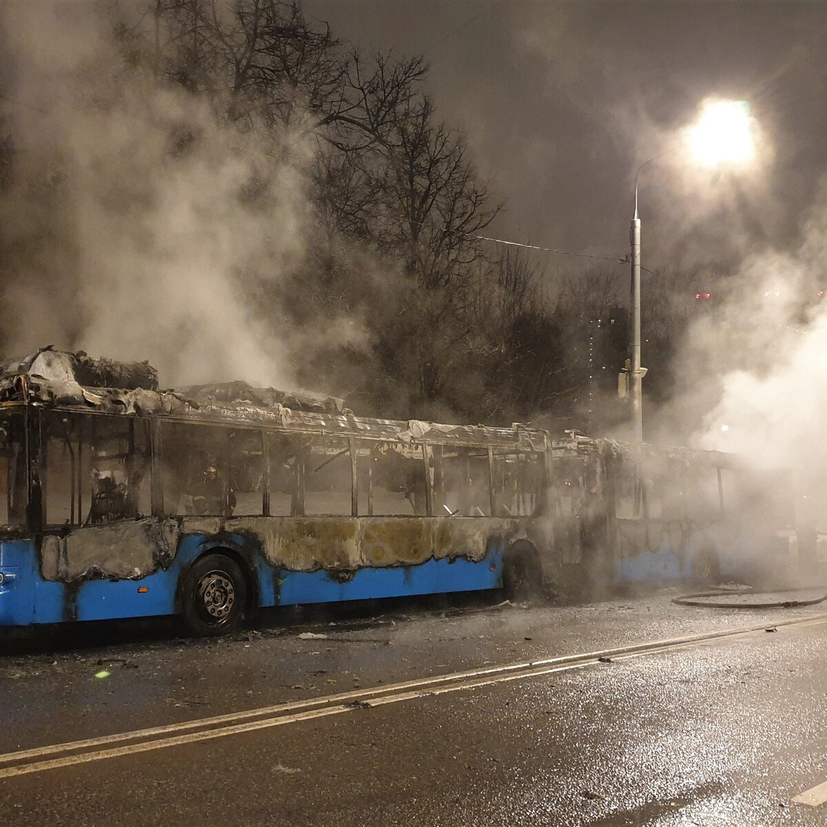 Рейсовый автобус загорелся на севере Москвы – Москва 24, 08.12.2021