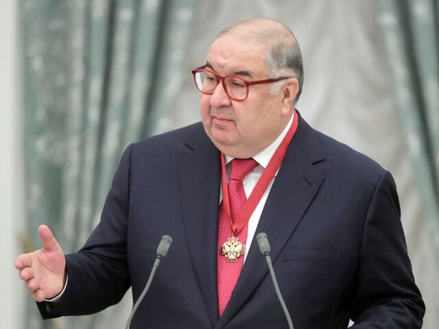 Путин поздравил Усманова с переизбранием на пост президента FIE
