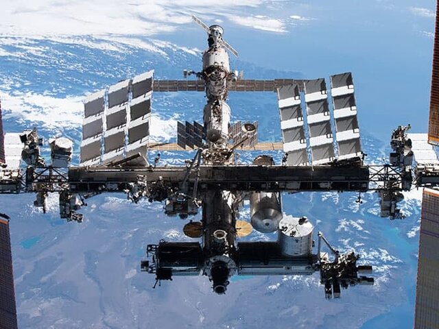 Орбиту МКС скорректируют из-за угрозы космического мусора
