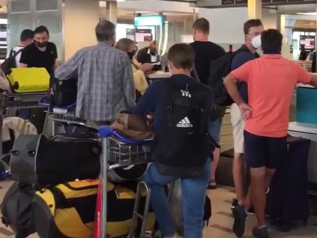 У двух прилетевших из ЮАР в РФ пассажиров выявили коронавирус
