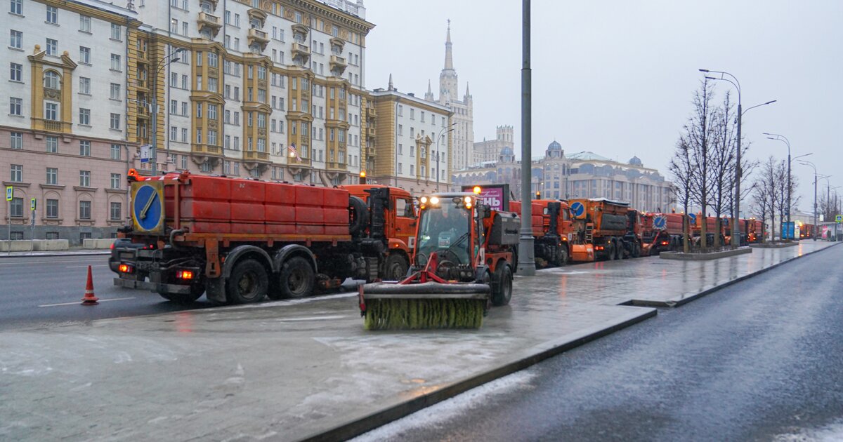 30 ноября москва. Противогололедная обработка дорог Москва. Снег в Москве 30 ноября 2021. Москва в ноябре. Москва вчера фото.