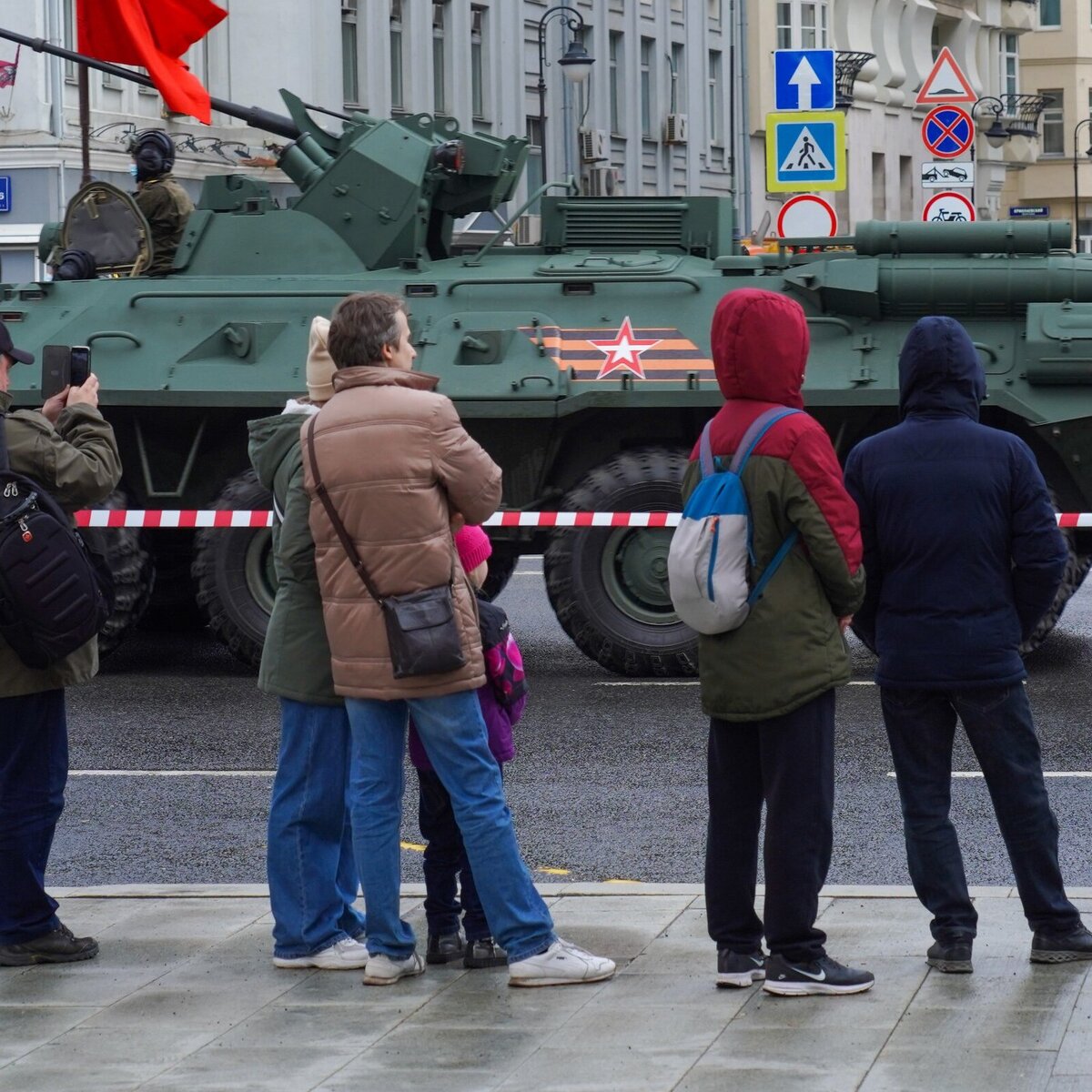 Движение в центре Москвы перекроют из-за подготовки к параду Победы –  Москва 24, 28.04.2022