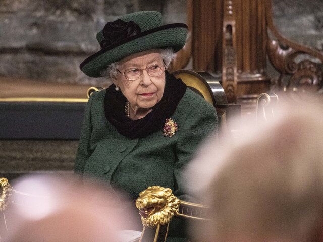 Королева Великобритании впервые за 50 лет пропустит пасхальную службу