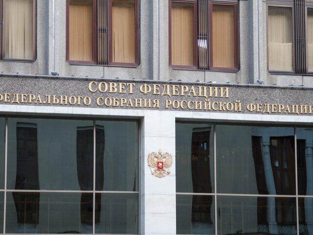 В Совфеде осудили решение властей Молдавии о запрете георгиевских лент в стране