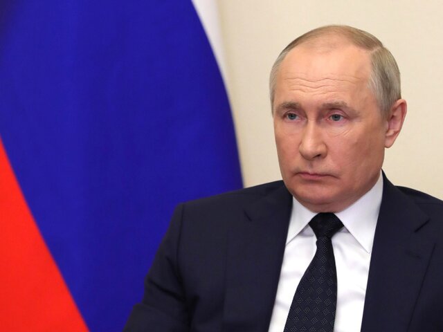 Путин поручил разработать проект создания новых нефте- и газопроводов из Сибири