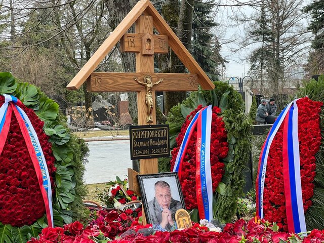 Володин почтил память Жириновского на 9-й день смерти политика