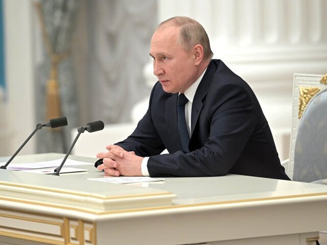 Путин поручил ввести особый порядок оценки нуждаемости семей, где есть потерявшие работу