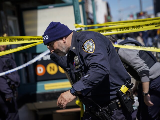 На месте стрельбы в бруклинском метро найден заклинивший пистолет – СМИ