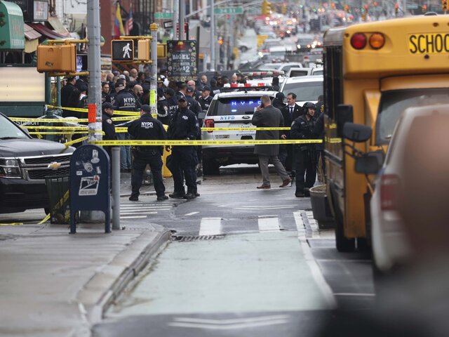 Полиция расследует стрельбу в метро Нью-Йорка как теракт – СМИ
