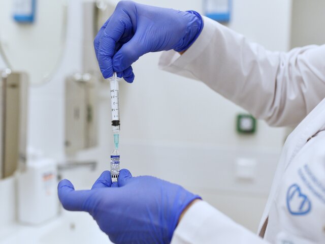 В Минздраве объяснили внесение вакцинации от COVID-19 в календарь прививок