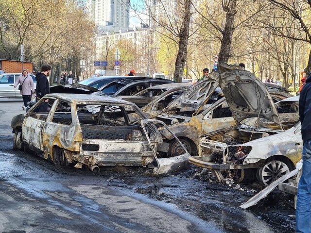 Суд арестовал причастного к пожару машин на парковке на юге Москвы