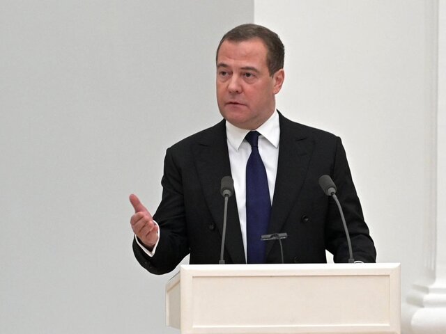Медведев заявил о дискриминации граждан РФ за рубежом