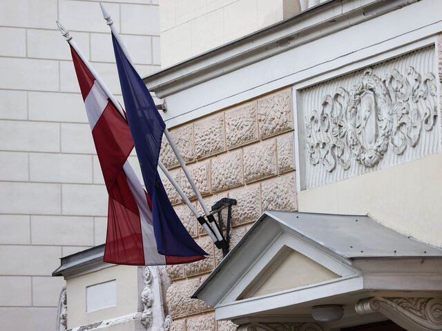 Посольство РФ направило ноту в МИД Латвии из-за прекращения соглашения по мемориалам